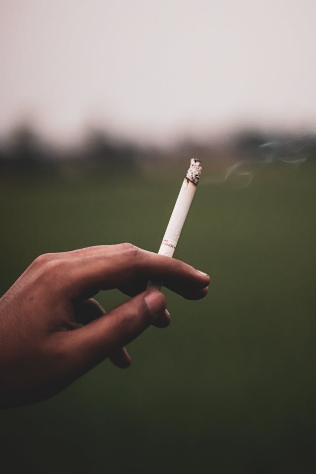 Lights vs. Full Flavor Cigarettes: Discover the key differences, health impacts, and flavor profiles to make an informed choice.